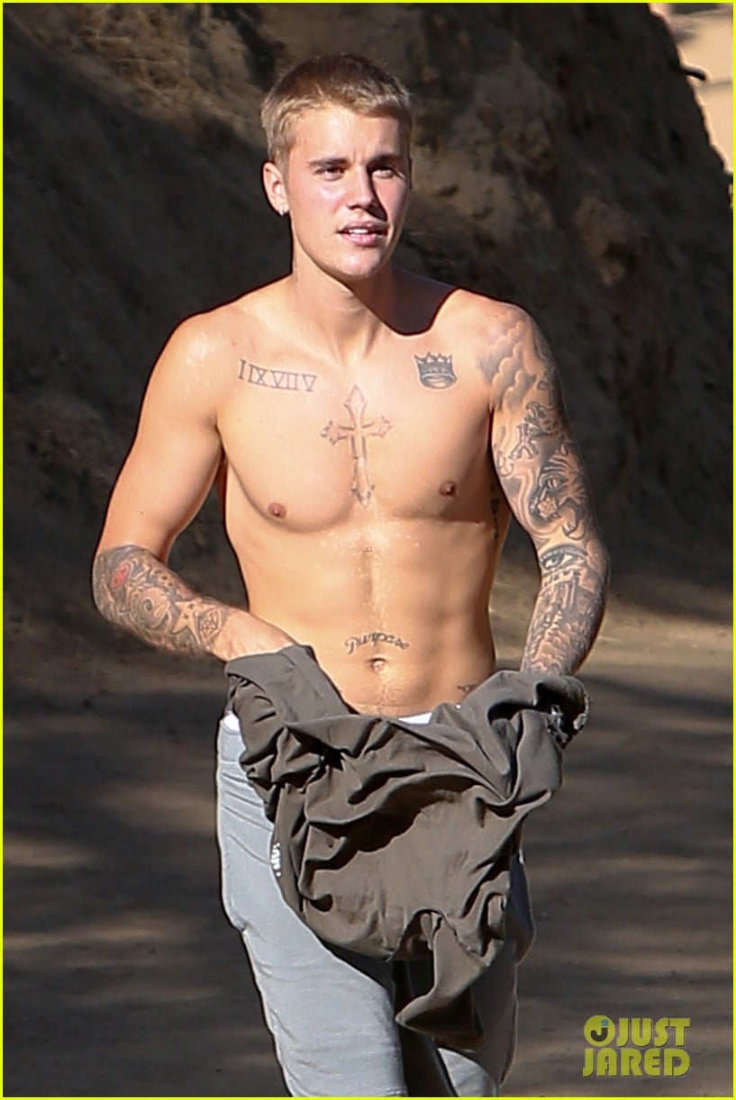 justin bieber ditches hist shirt while on a run404mytext3748803