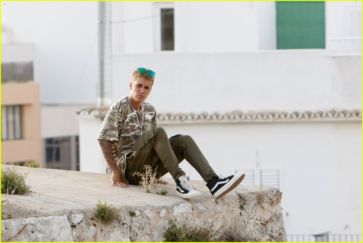 justin bieber hangs in ibiza on day off from purpose tour 033758458