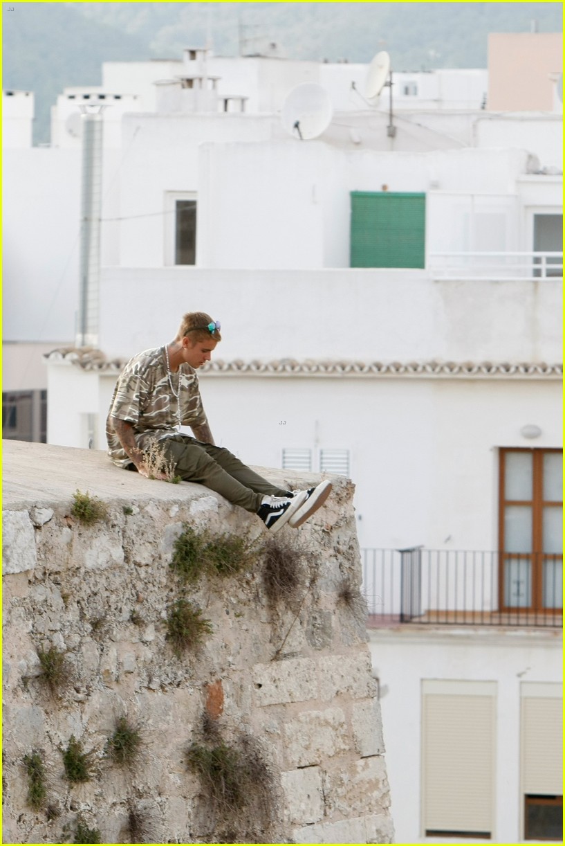 justin bieber hangs in ibiza on day off from purpose tour 183758473