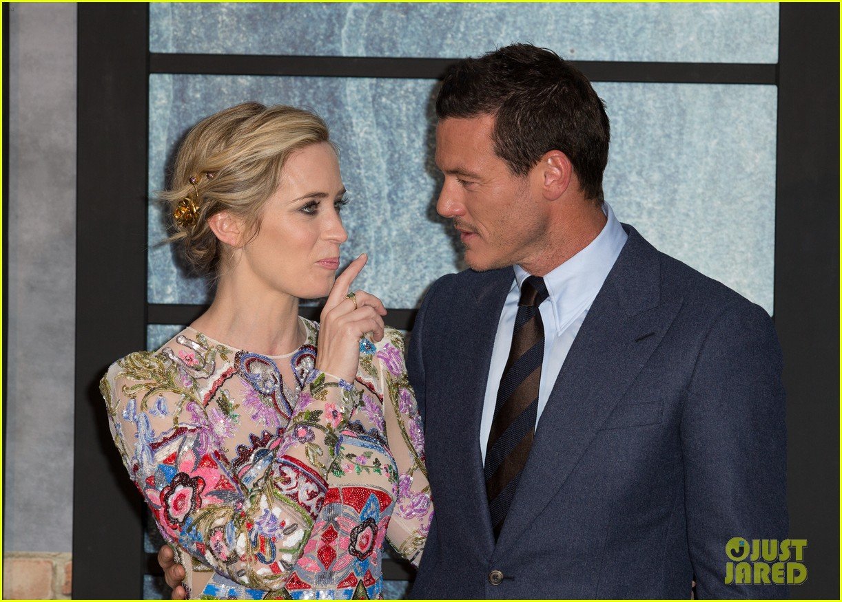 Emily Blunt & Luke Evans Premiere 'Girl on the Train' in London Photo