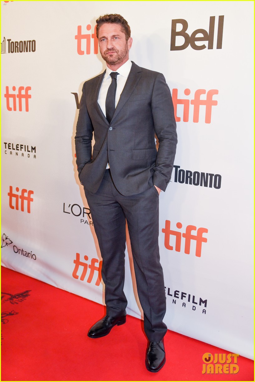 gerald butler suits up for the headhunters calling tiff 2016 premiere 03