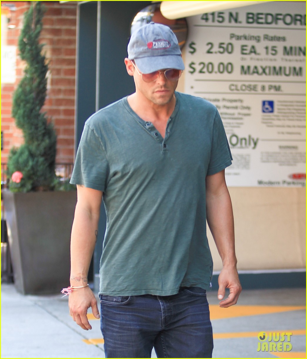 justin chambers knows where he gets his good looks 023747529