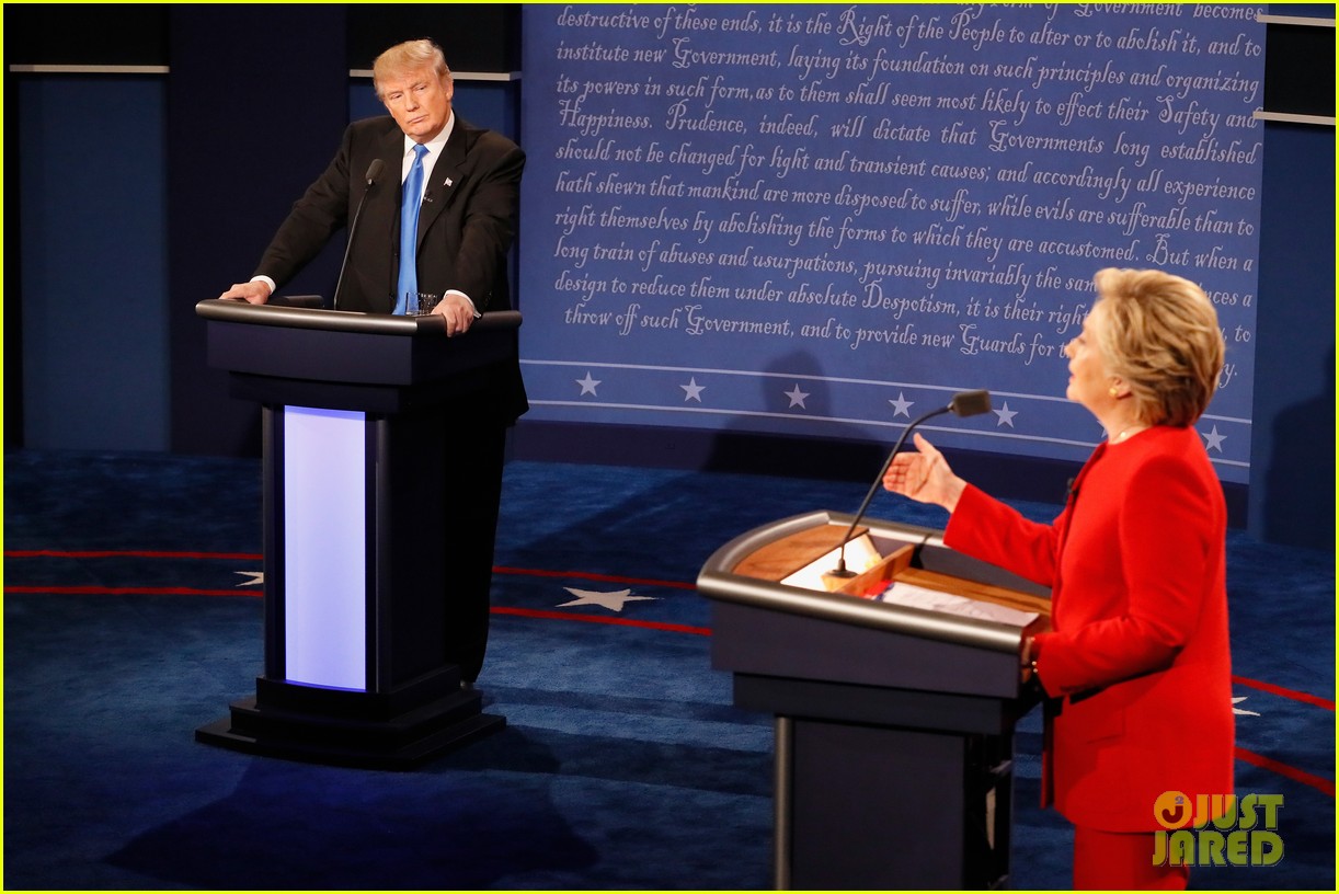 bill clinton and melania trump shake hands at first presidential debate 033770843