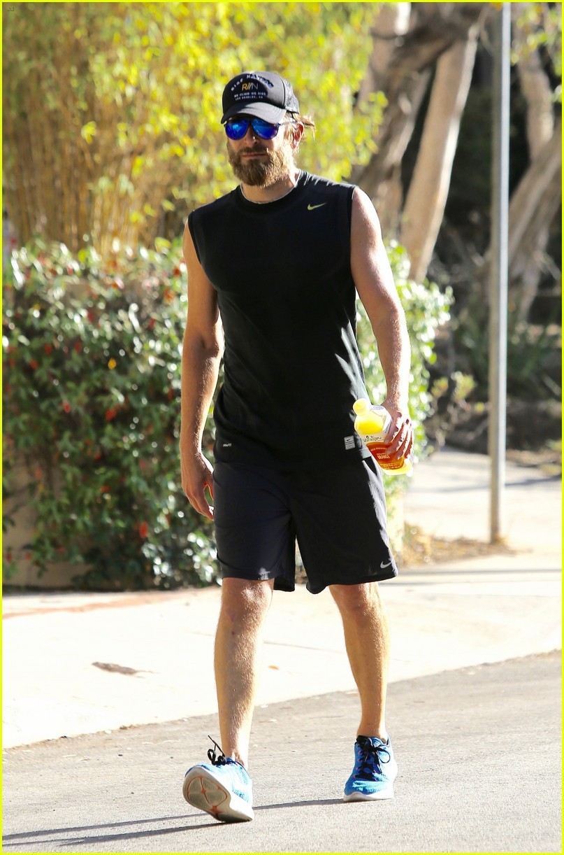 bradley cooper gets in an afternoon workout in la 053768242