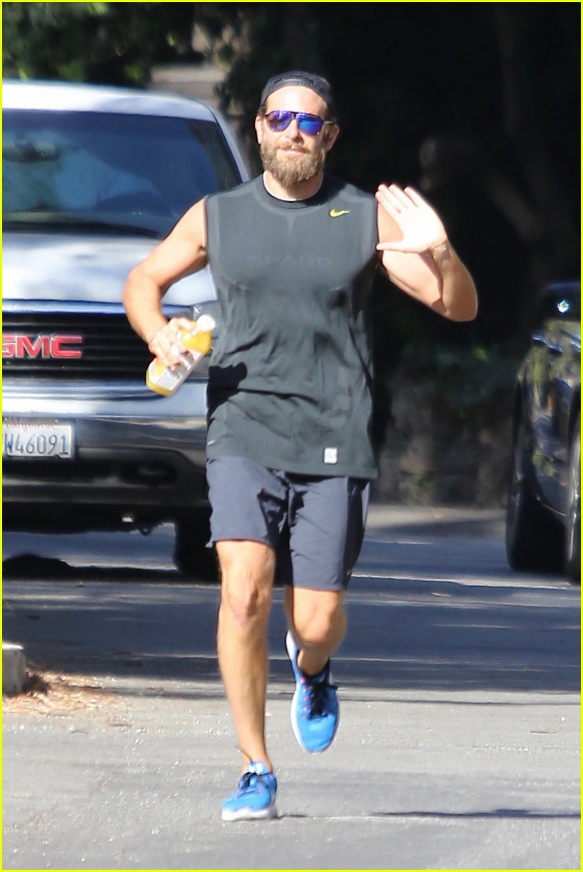 bradley cooper gets in an afternoon workout in la 183768255