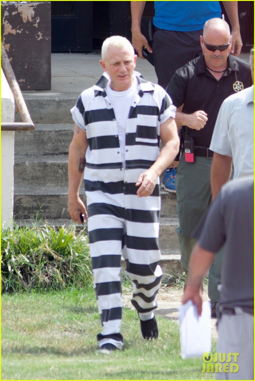 daniel craig goes blond in his prison jumpsuit 023755139