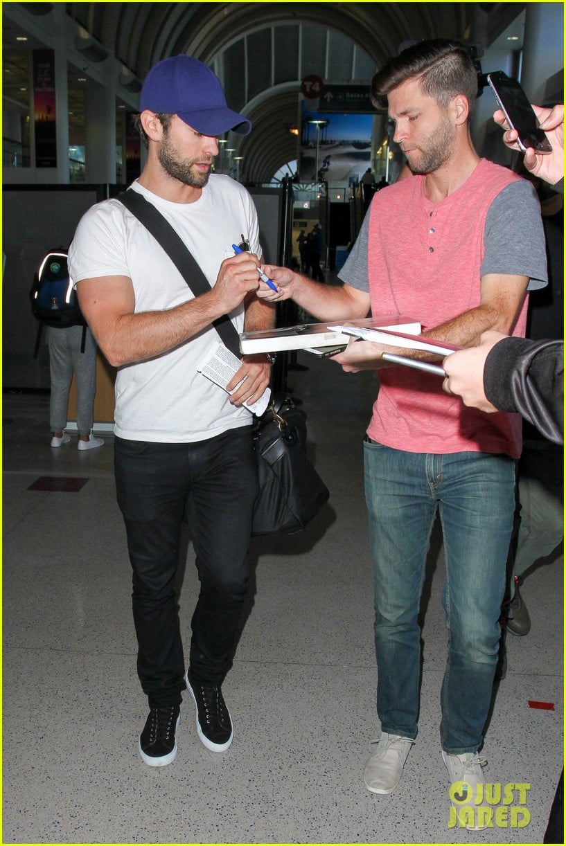 chace crawford puts muscles on display in a tight tee 083761020