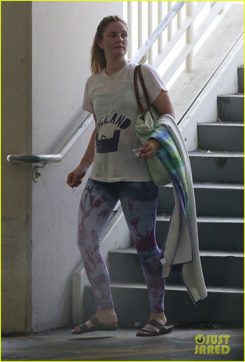 Drew Barrymore Shares FreshFaced Yoga Class Selfie Photo 3749135