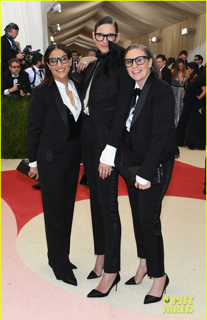 Lena Dunham Clarifies Odell Beckham Jr. Comments After Saying He