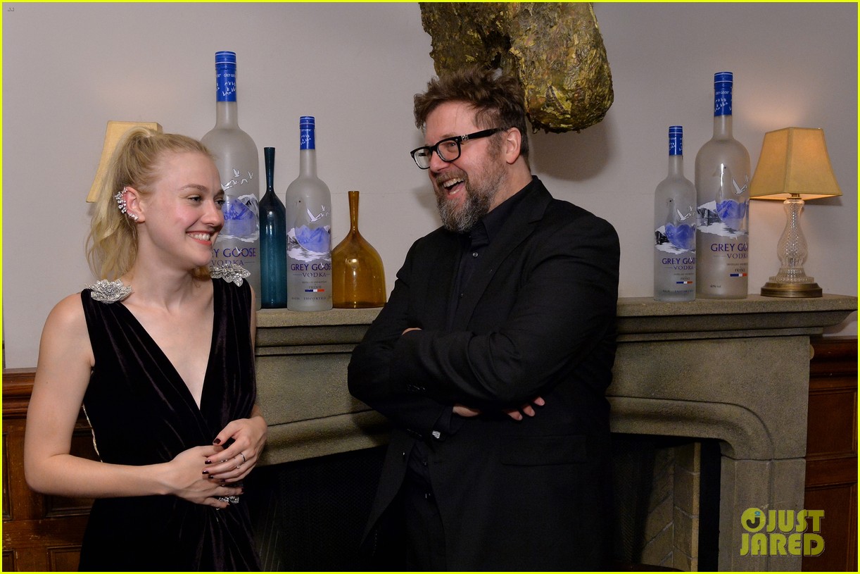 Dakota Fanning Lives Out Her Velvet Dreams in Toronto Photo 3758594(02)