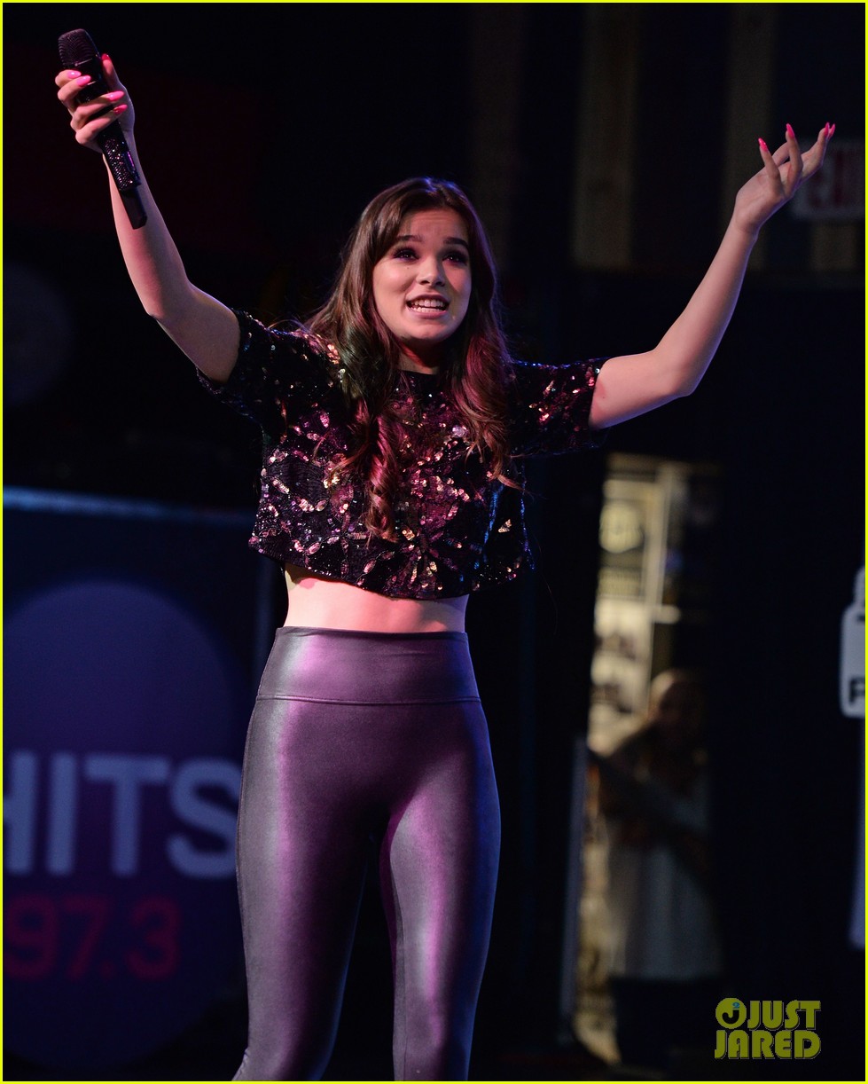 hailee steinfeld hits revolution event positive quote 193761894