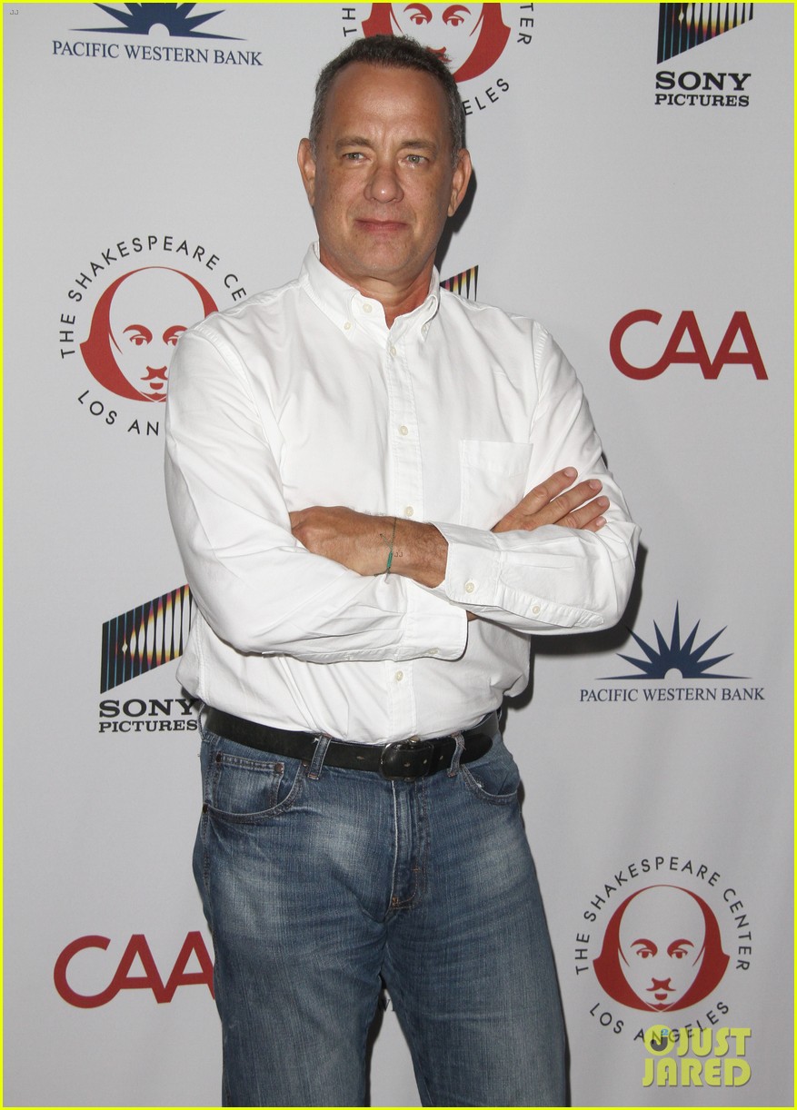 christina applegate tom hanks lend their support to simply shakespeare benefit 103765419