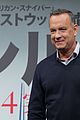tom hanks and aaron eckhart promote sully in japan2 13