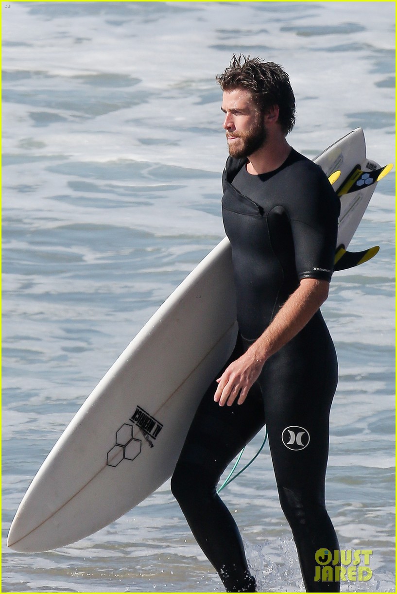 liam hemsworth goes for monday morning surf session with brother luke 073770457