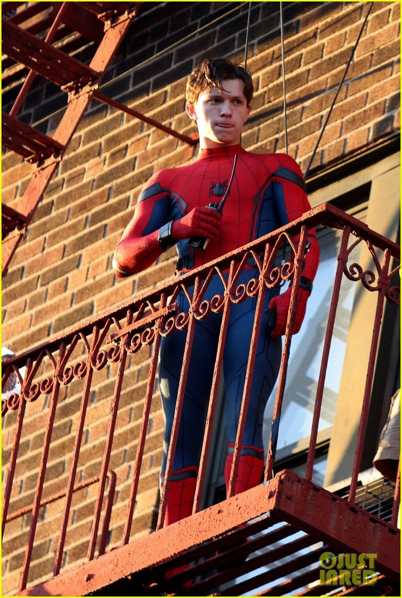 tom holland performs his own spider man stunts on nyc fire escape 053771865