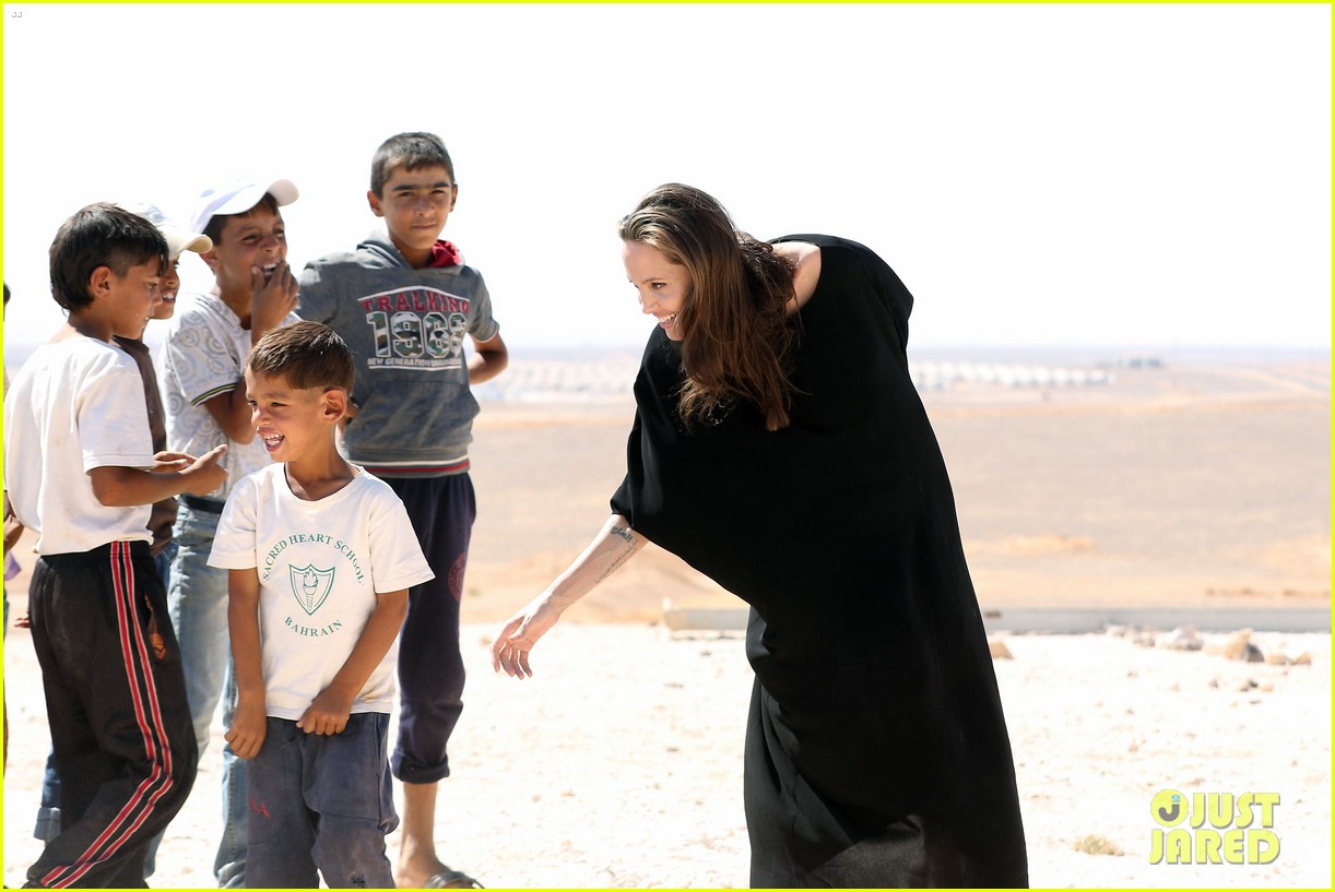 angelina jolie meets children at syrian refugee camp 183755093