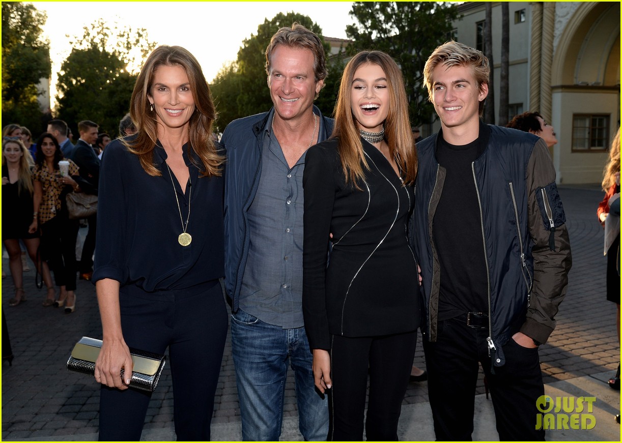 kaia gerber gets family support at sister cities premierter17mytext