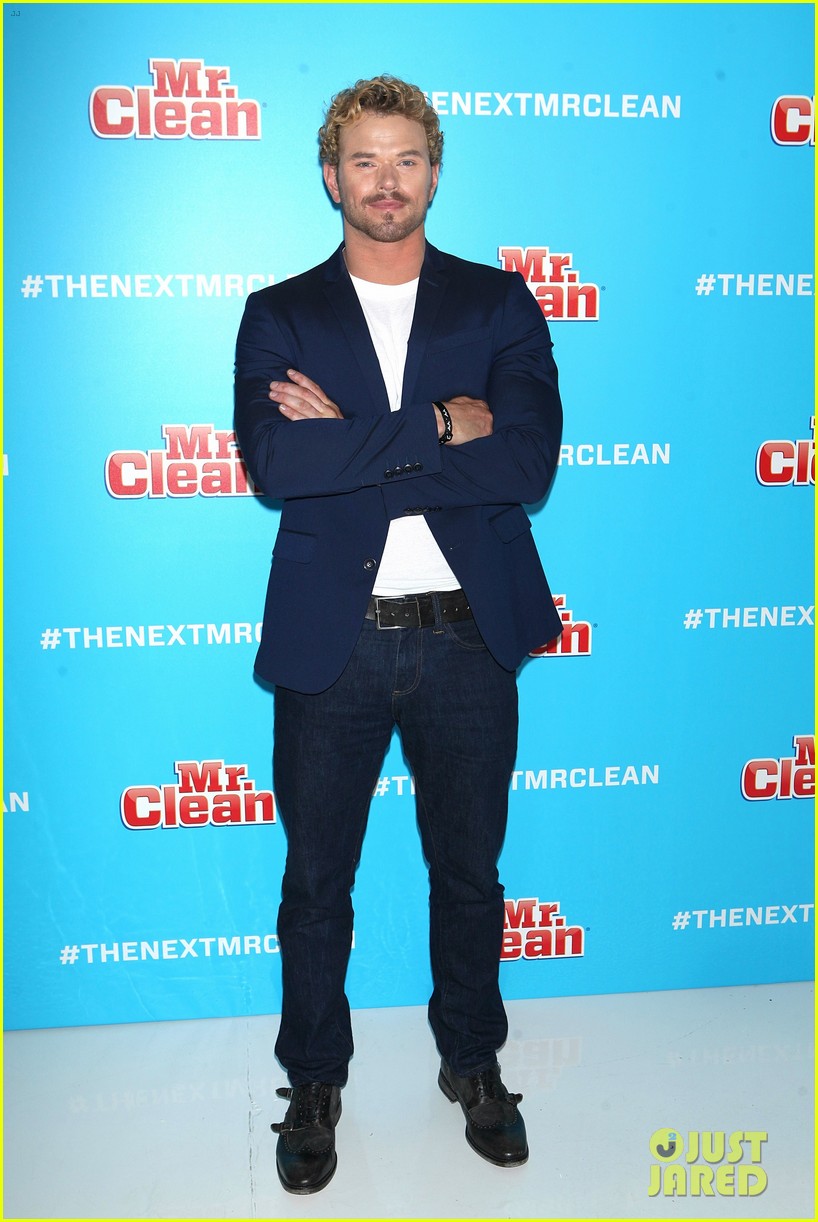 Kellan Lutz Shows Off His Biceps While Auditioning to be the Next Mr ...