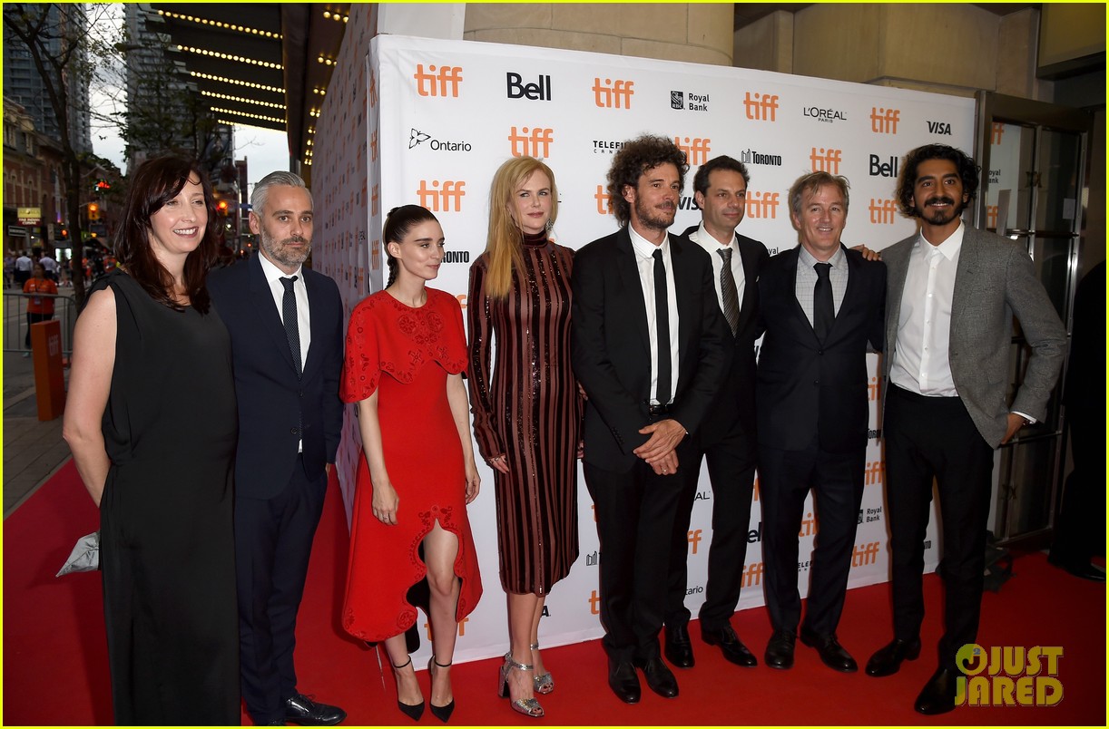 Nicole Kidman & Rooney Mara Get Glam for 'Lion' Premiere at TIFF 2016(02)