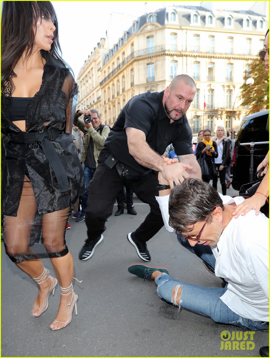 kim kardashian attacked paris fashion week 063772161