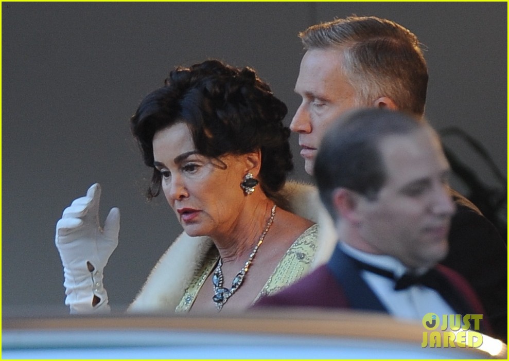 jessica lange plays joan crawford while filming new scenes for feud 033761943