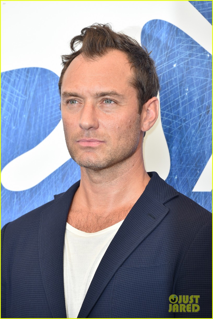 jude law the young pope venice photo call 14