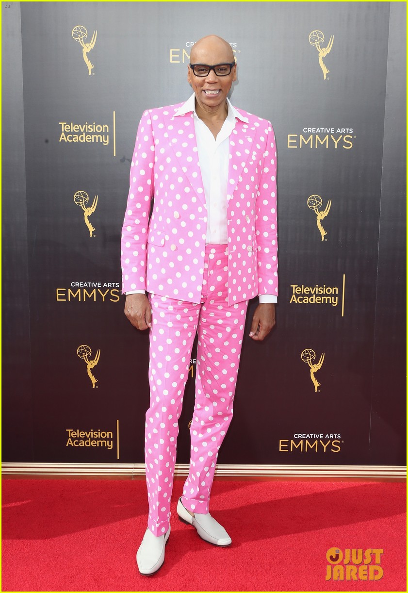 rupaul wins first emmy for hosting drag race 03