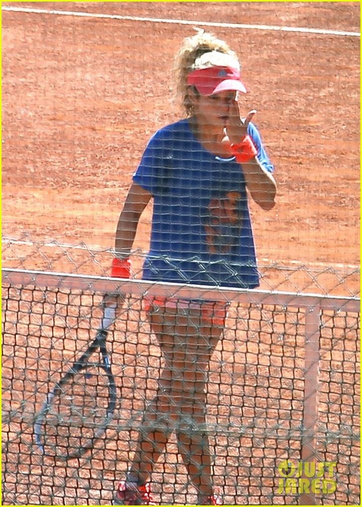 shakira works up a sweat on the tennis court00602mytext