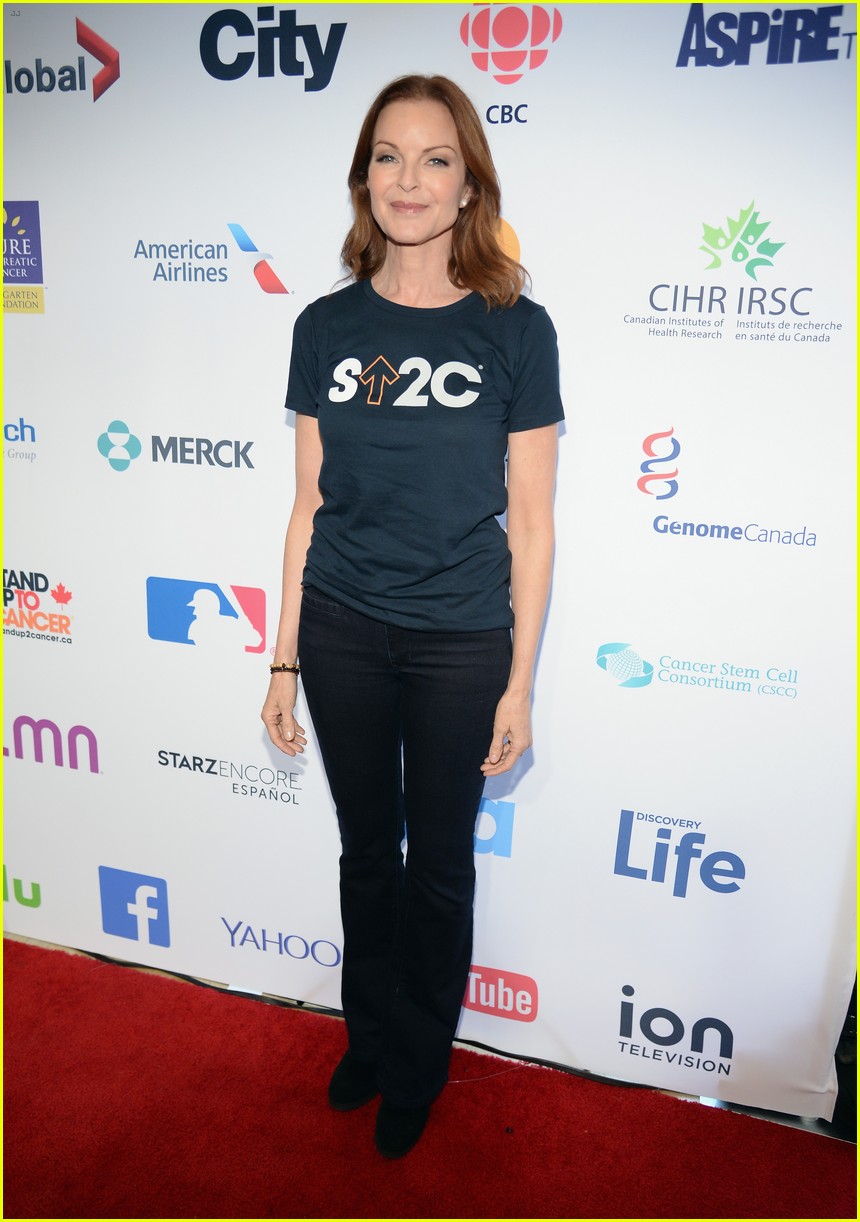 shannen doherty stands up to cancer 023754611