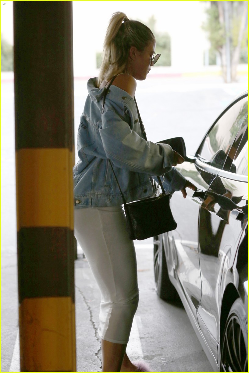 sofia richie steps out after reported justin bieber breakup 05