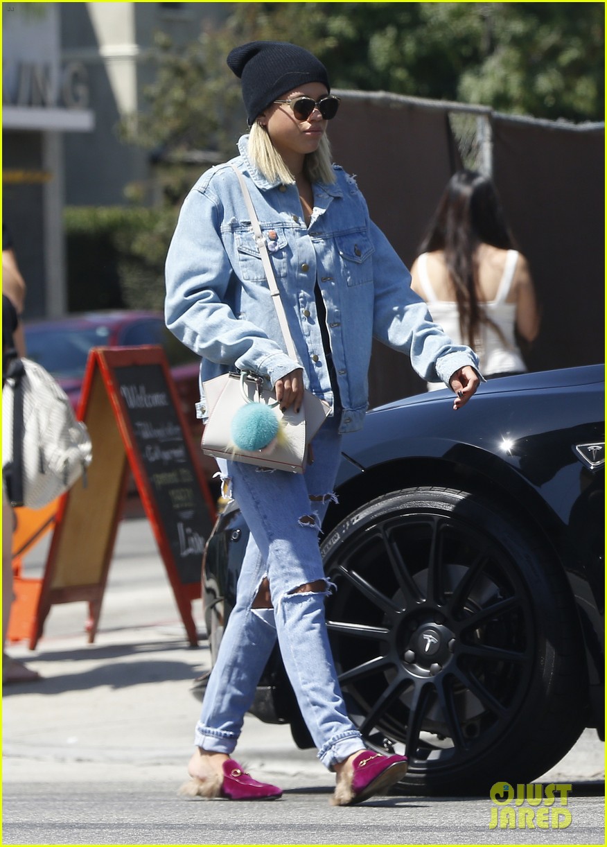 sofia richie hangs out with friends in weho03919mytext3749007