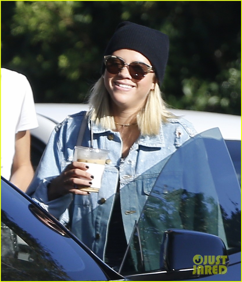 sofia richie hangs out with friends in weho15330mytext3749019