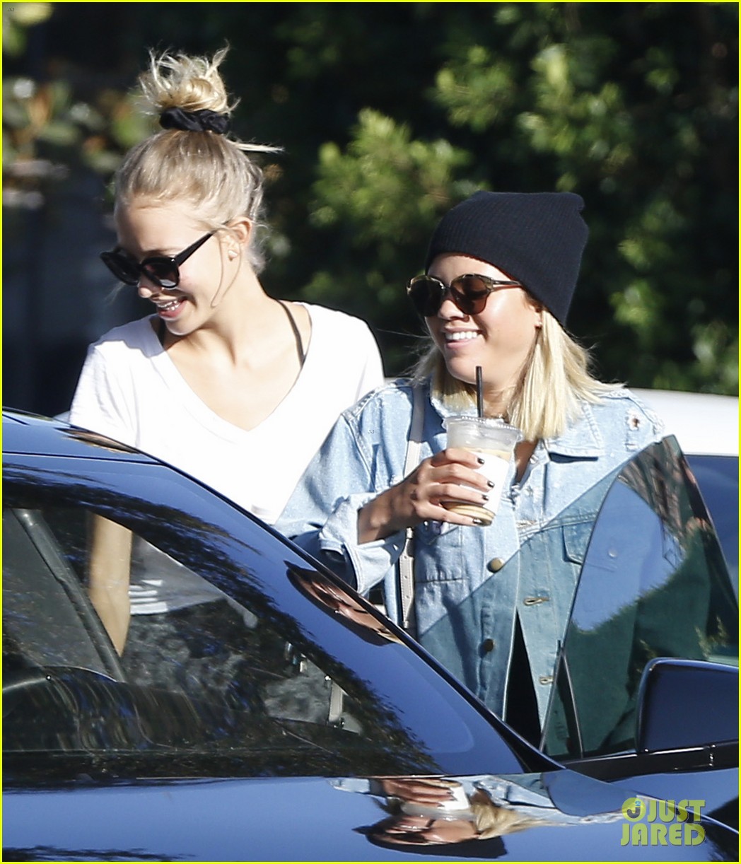 sofia richie hangs out with friends in weho15431mytext3749020