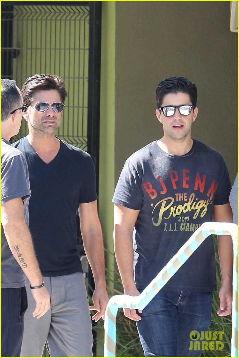 john stamos goes out with grandfathered co star josh peck 033765091