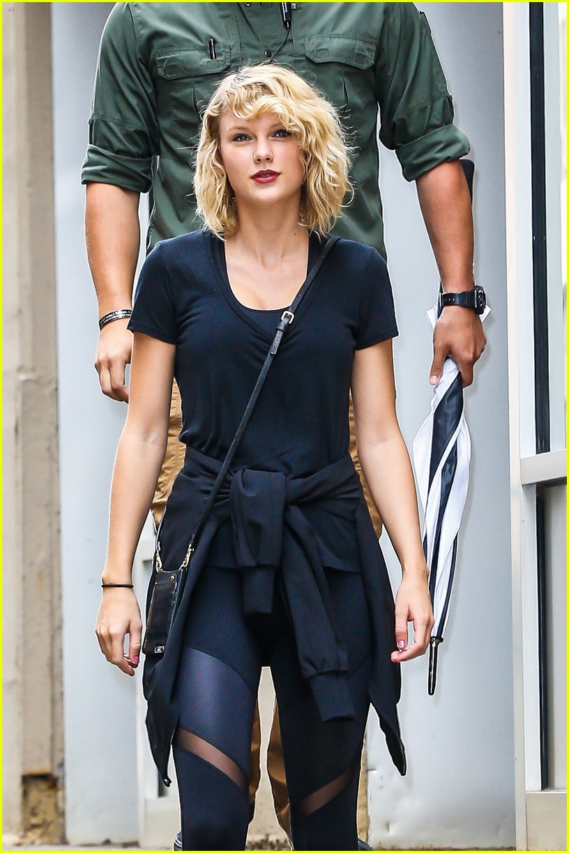 taylor swift steps out after tom hiddleston breakup 073751578