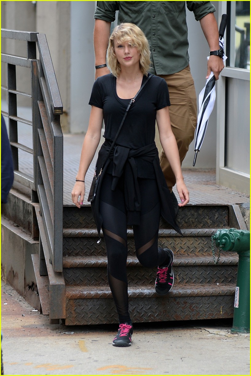 taylor swift steps out after tom hiddleston breakup 21