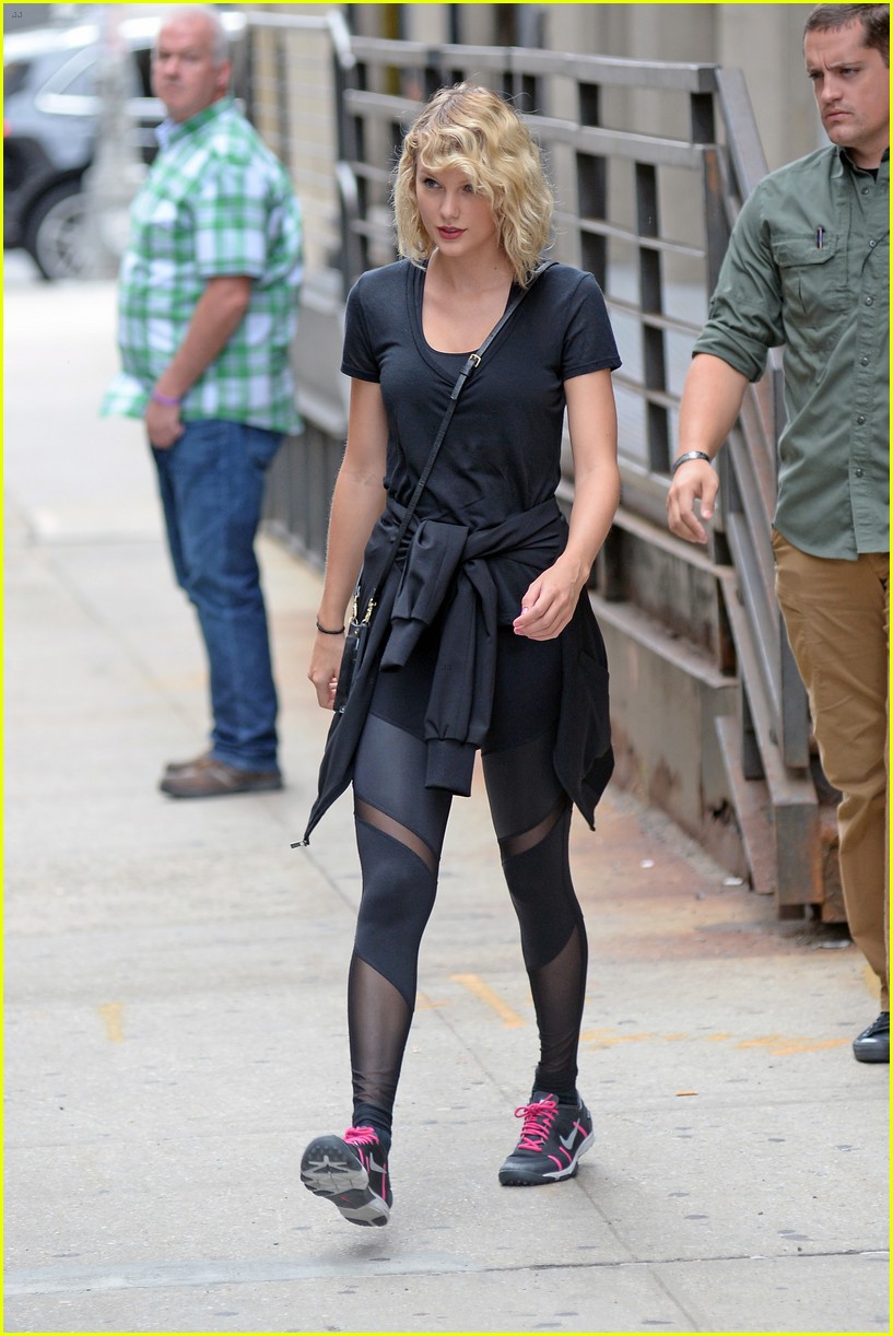 taylor swift steps out after tom hiddleston breakup 313751602