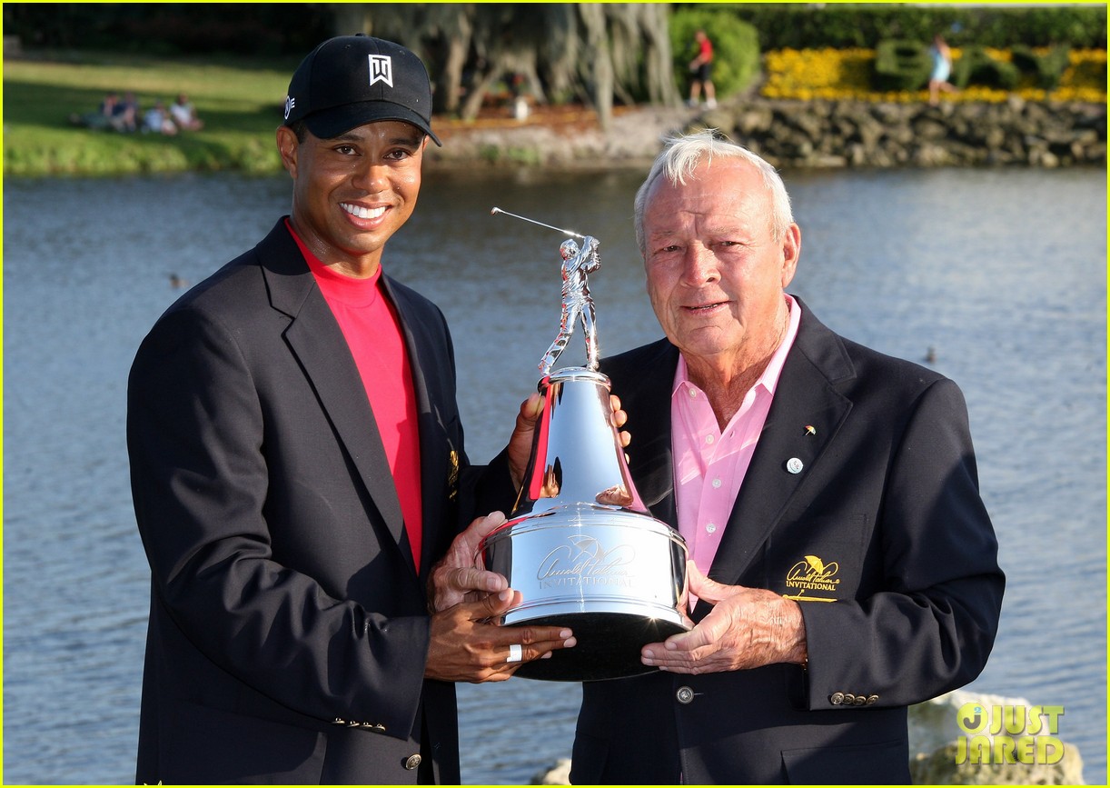 tiger woods reacts to arnold palmer death 013770149