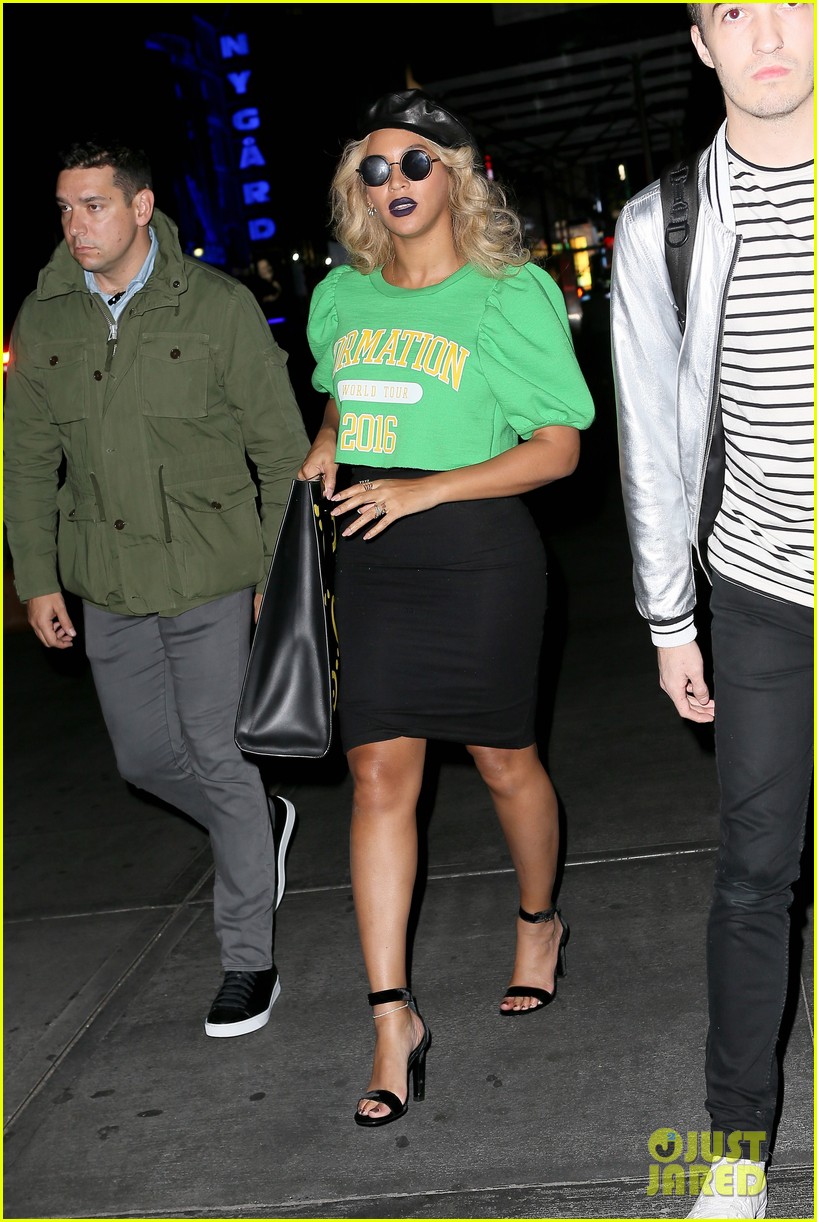 beyonce rocks bold lip with her formation crop top 133778050