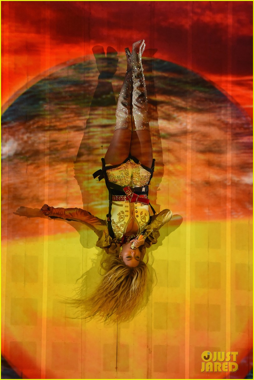 Beyonce Performs '6 Inch' Live for First Time - Watch Now!: Photo ...