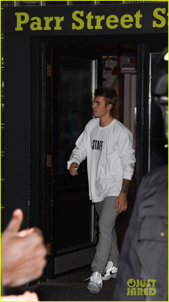 justin bieber steps out after telling fans to stop screamingmytext04mytext3789127