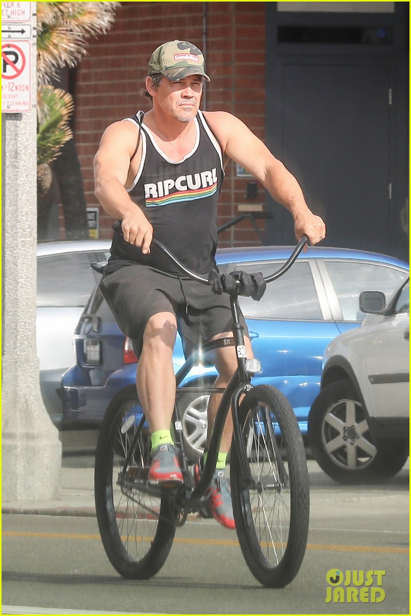 josh brolin puts his muscles on display for bike ride 08