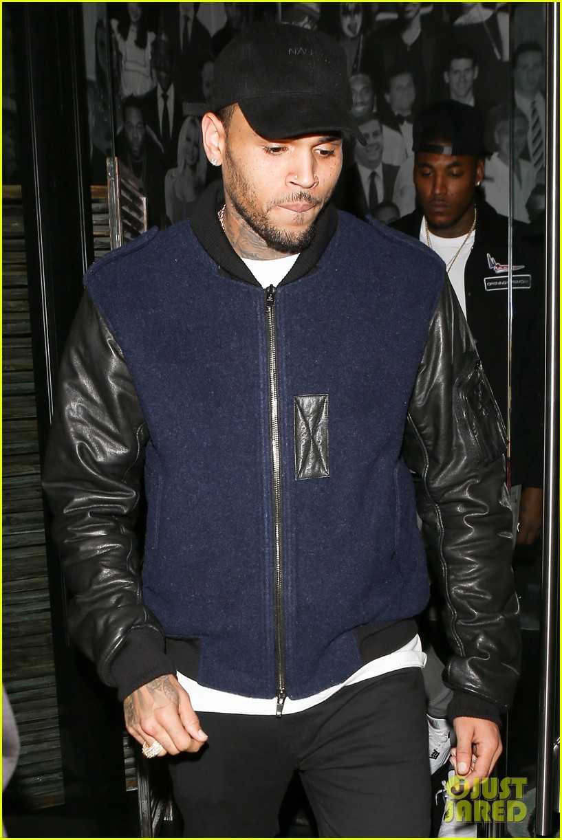 chris brown says woman sccusing him of smashing her phone is lying 13