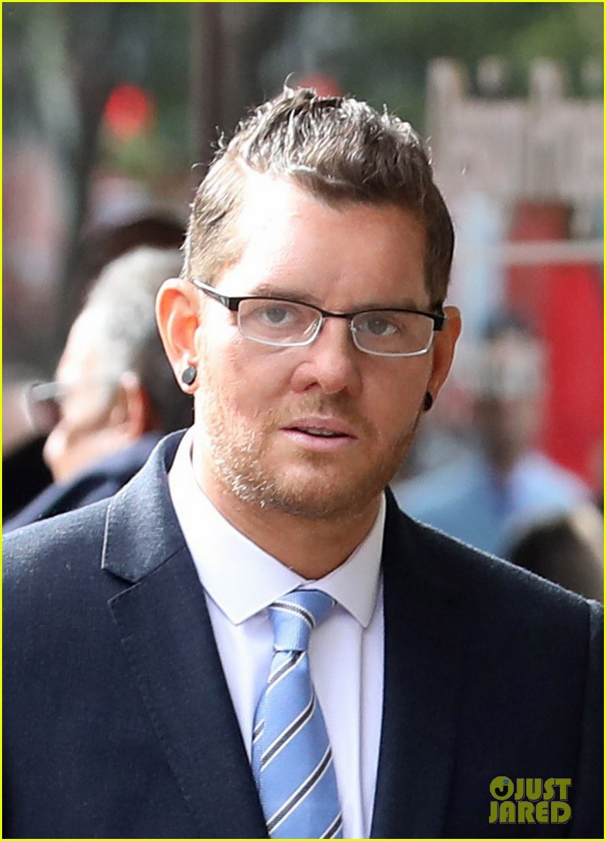 Michael Buble Goes Undercover for Reality Show Segment Photo 3776904 Michael Buble Photos