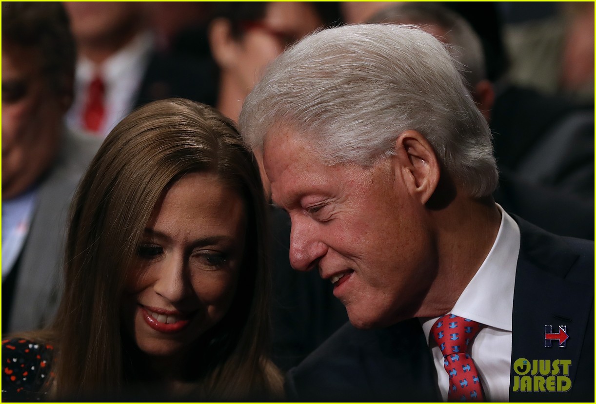 Chelsea Clinton & Ivanka Trump Attend Final Presidential Debate Photo