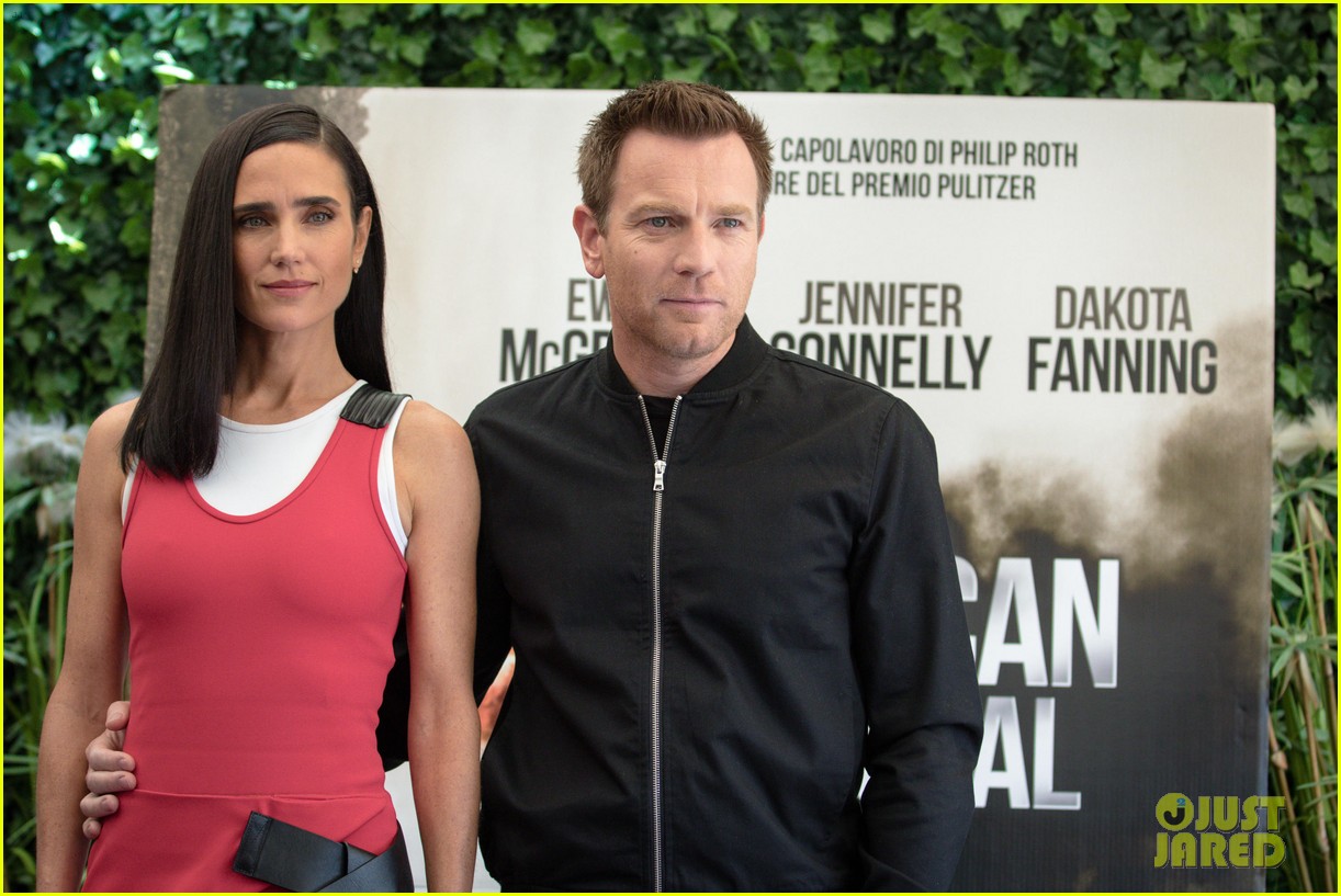 jennifer connelly says ewan mcgregor was very confident directing american pastoral 133776539