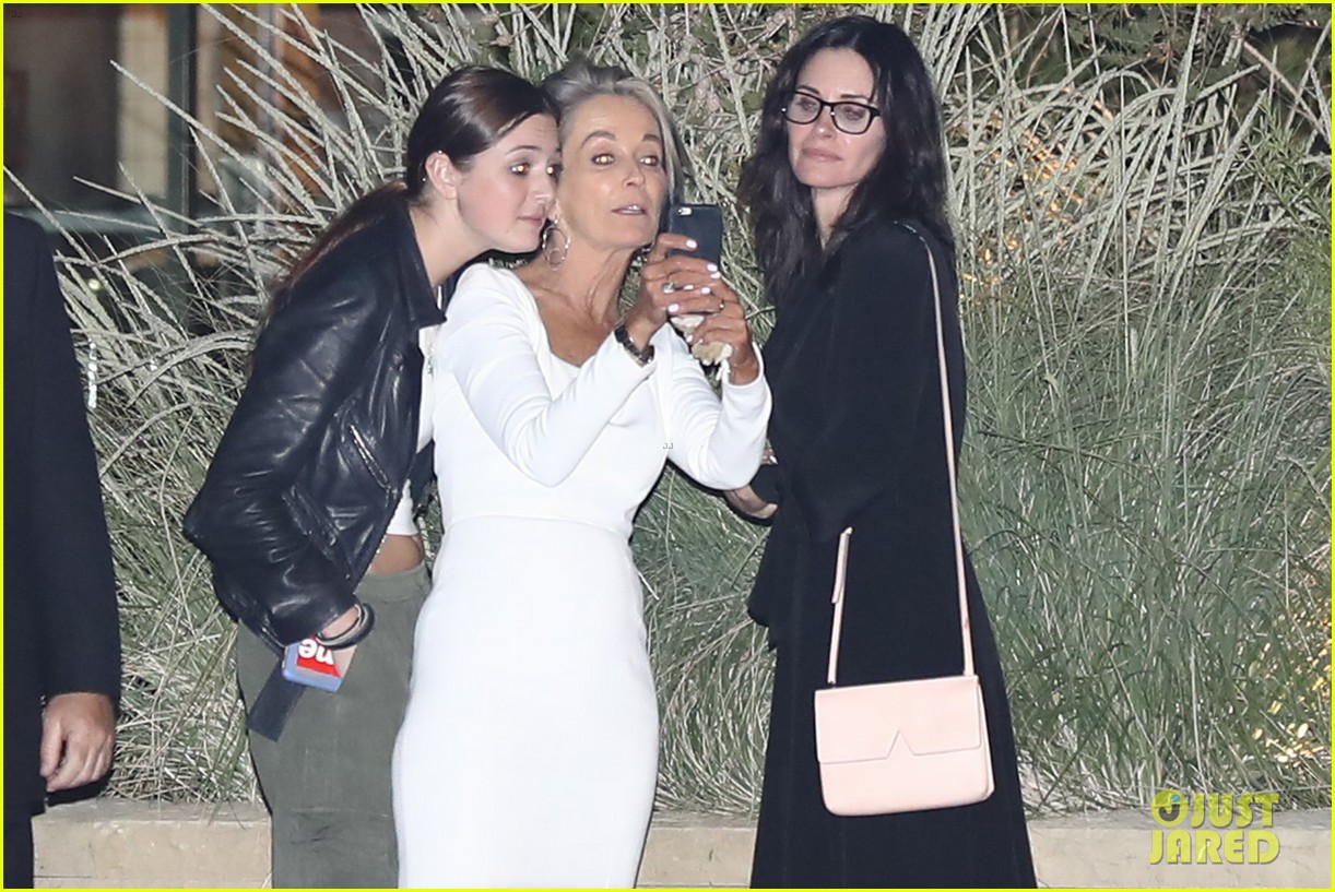 Courteney Cox Enjoys Fun Night in Malibu with Friends Photo 3776297