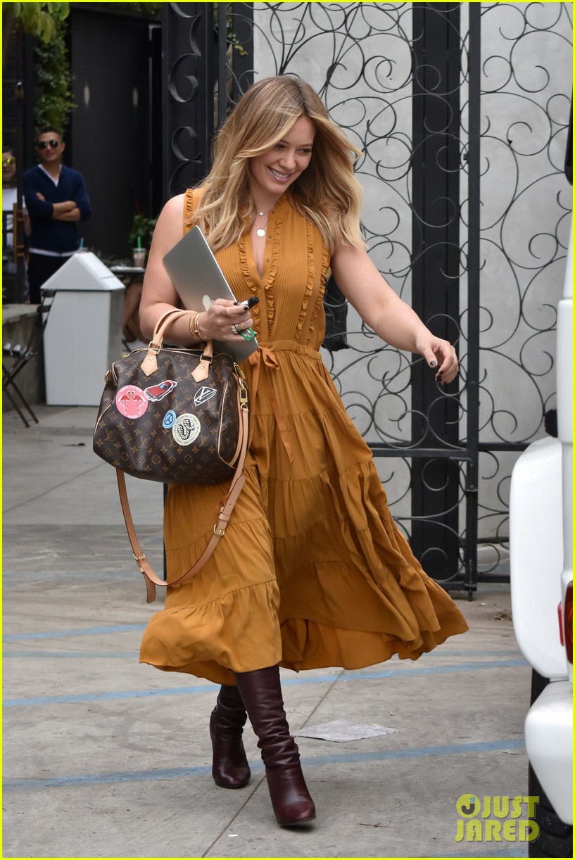 hilary duff says she loves shopping but is really bad at laundry 173796015