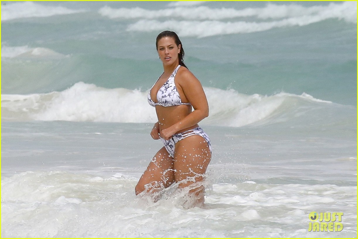 ashley graham flaunts her figure on the beach in a bikini 20