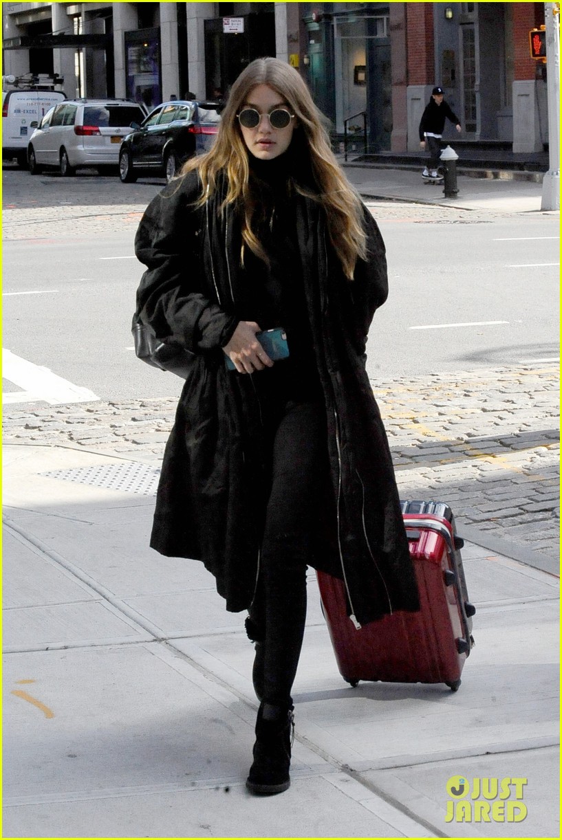 gigi hadid returns to nyc after trip to beverly hills 053794605